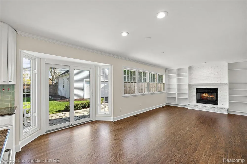 1900 Fairview Street Birmingham City, MI 48009