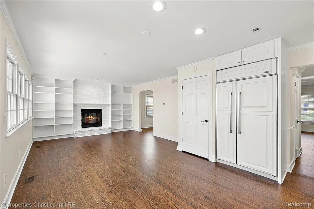 1900 Fairview Street Birmingham City, MI 48009