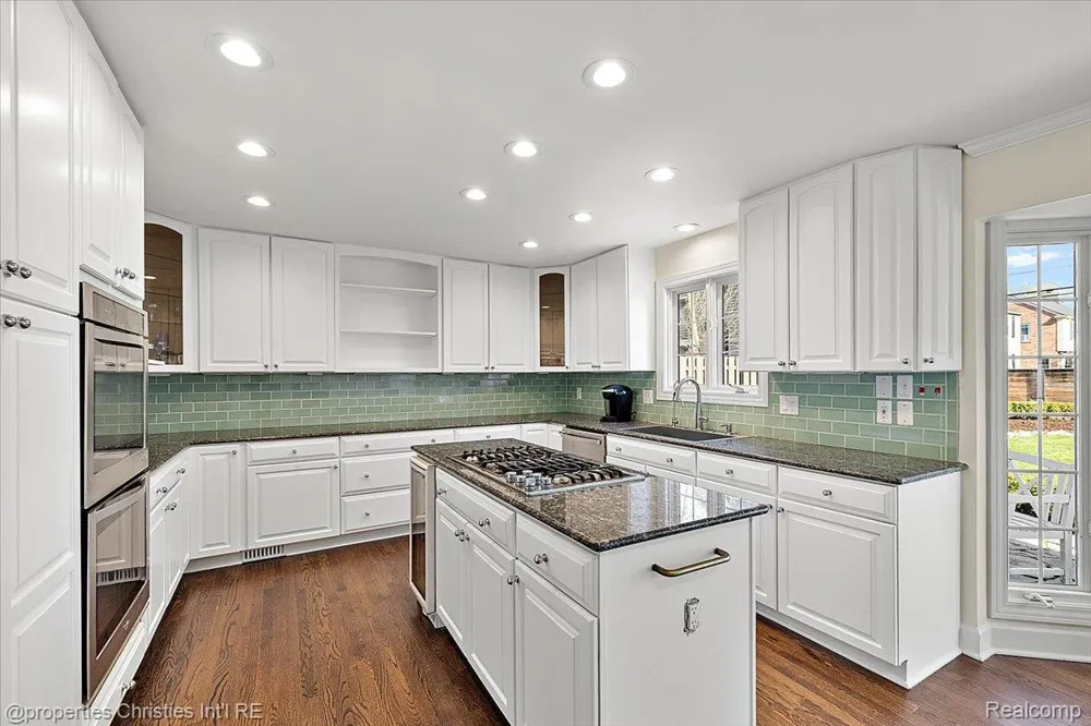 1900 Fairview Street Birmingham City, MI 48009
