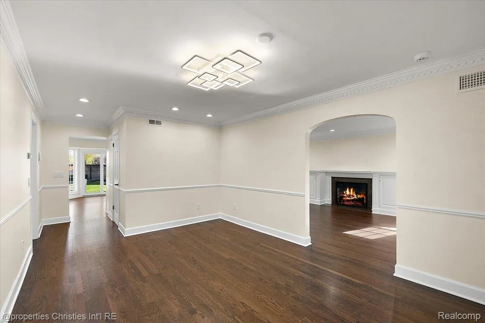 1900 Fairview Street Birmingham City, MI 48009