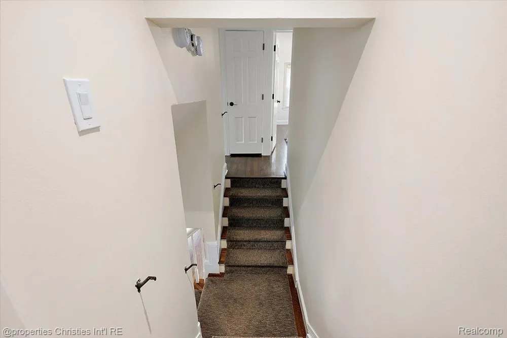 1900 Fairview Street Birmingham City, MI 48009