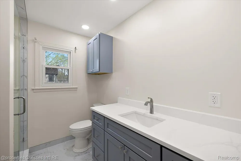 1900 Fairview Street Birmingham City, MI 48009