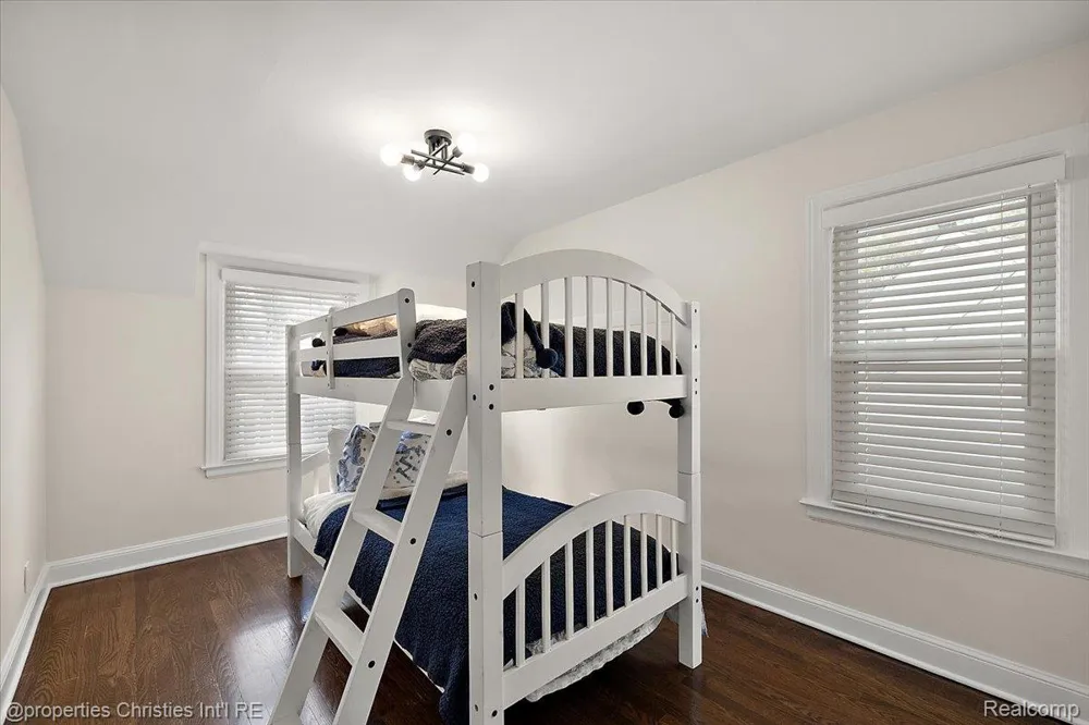 1900 Fairview Street Birmingham City, MI 48009