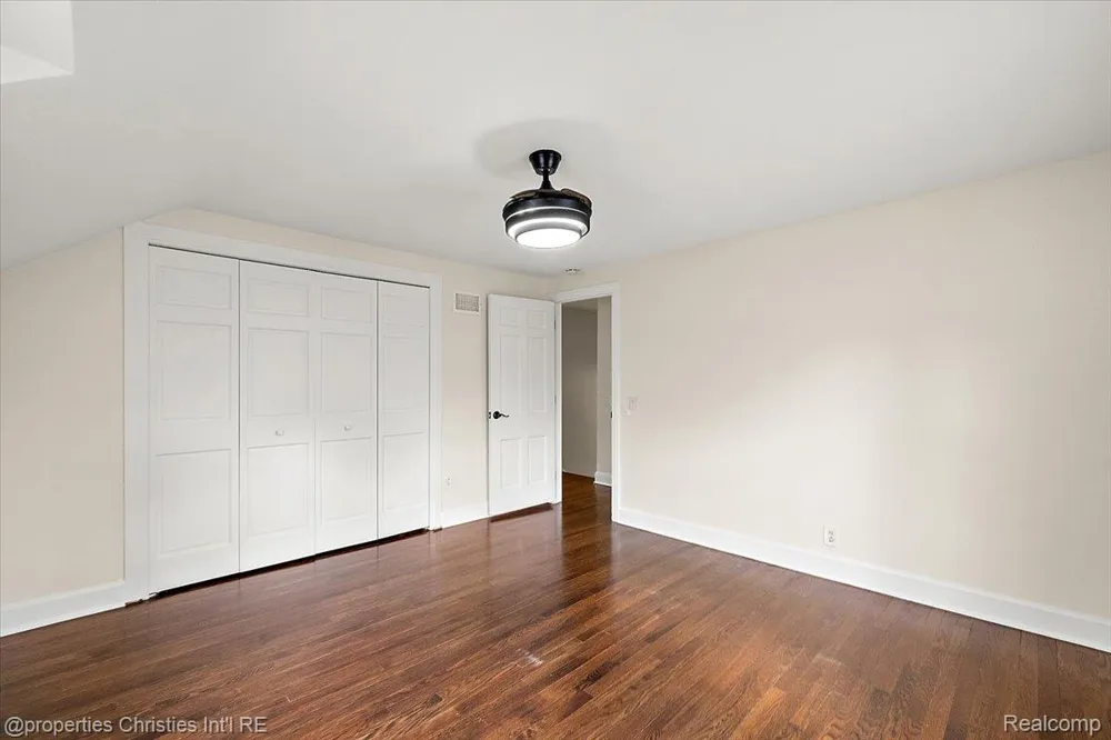 1900 Fairview Street Birmingham City, MI 48009