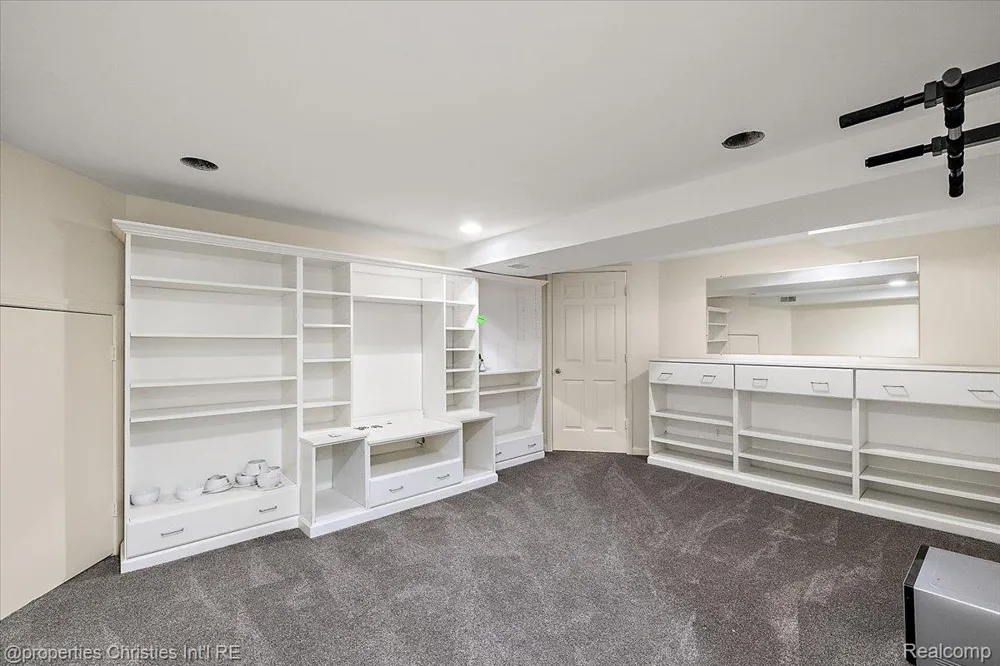 1900 Fairview Street Birmingham City, MI 48009