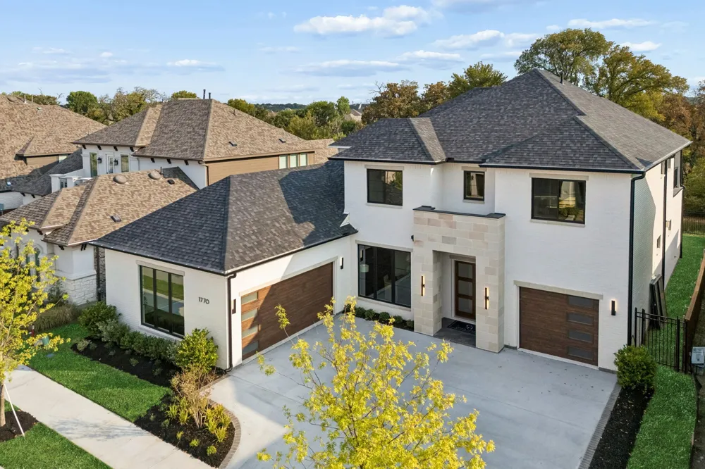 1770 Coopers Hawk Drive Arlington, TX 76005