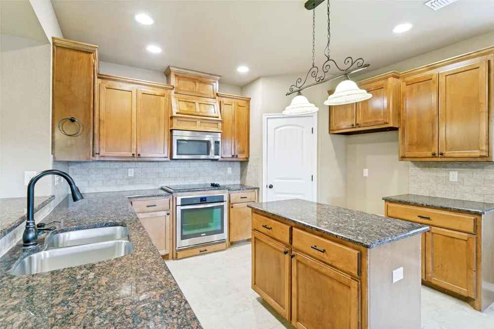 308 Pecos Drive Burleson, TX 76028