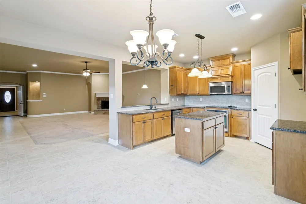 308 Pecos Drive Burleson, TX 76028