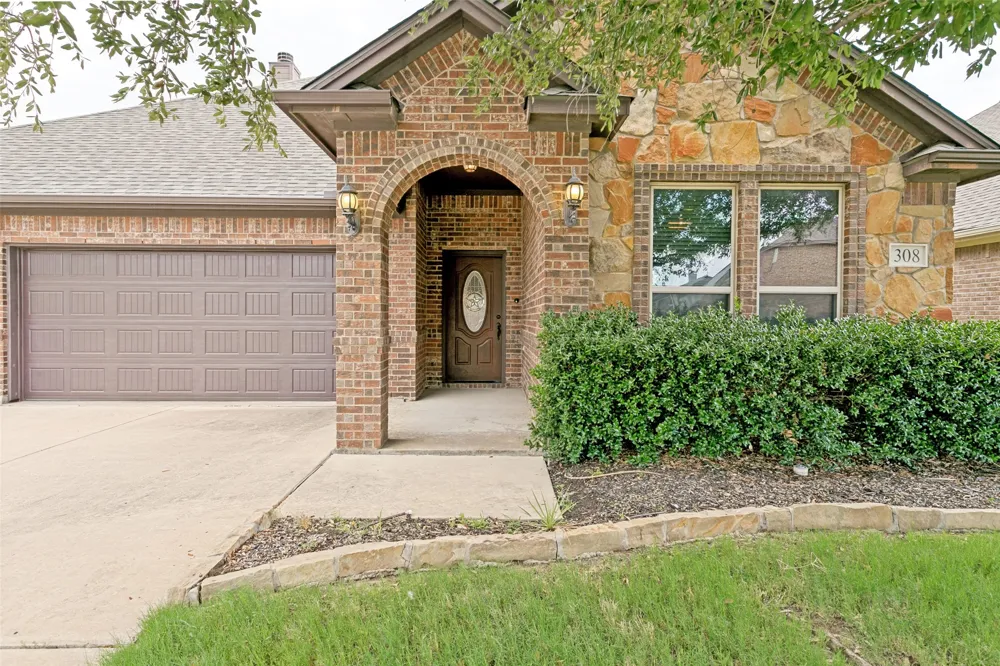 308 Pecos Drive Burleson, TX 76028