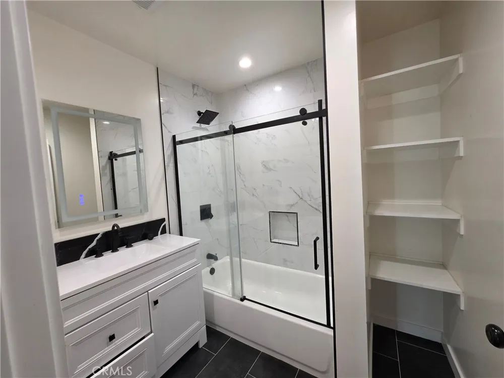 336 T Bakersfield, CA 93304
