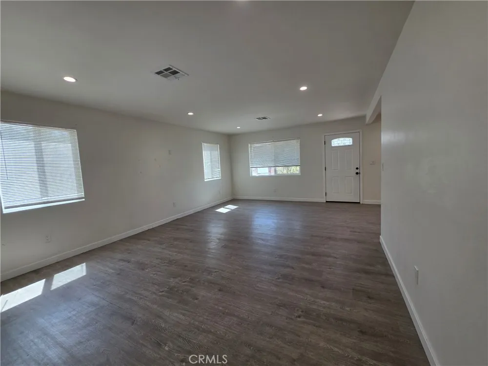 336 T Bakersfield, CA 93304