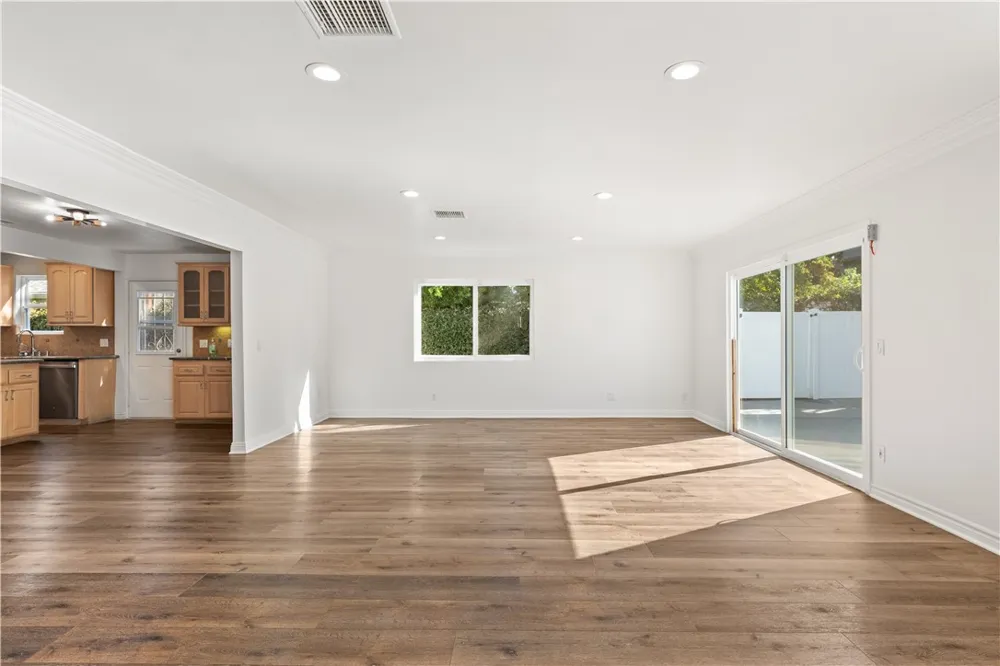 6515 Kenwater West Hills, CA 91307