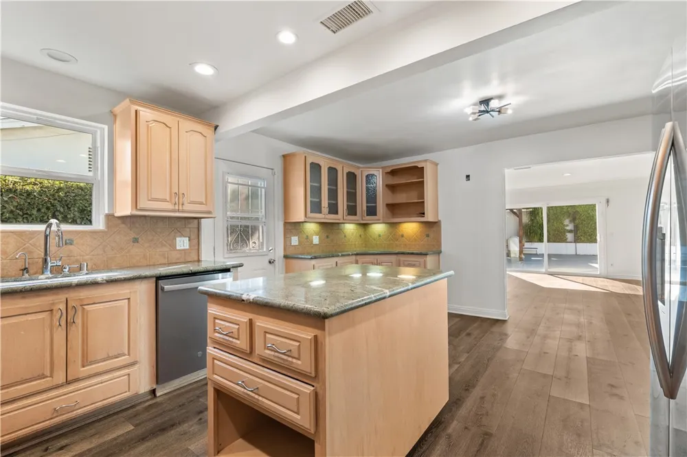 6515 Kenwater West Hills, CA 91307