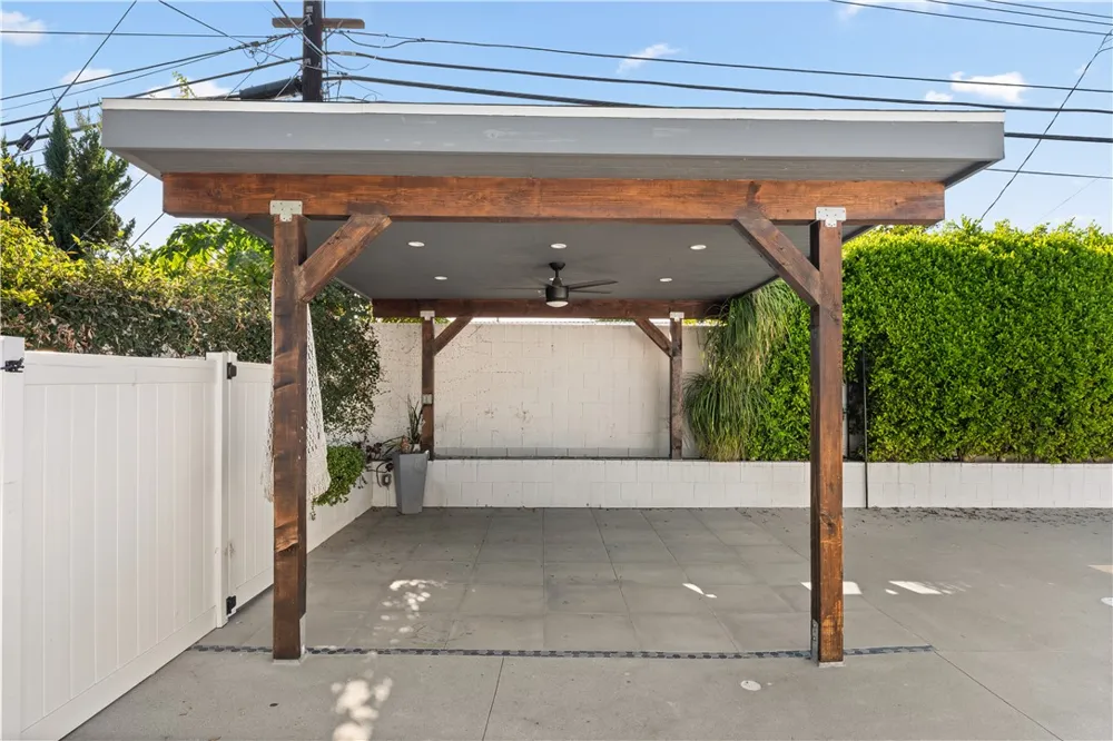 6515 Kenwater West Hills, CA 91307