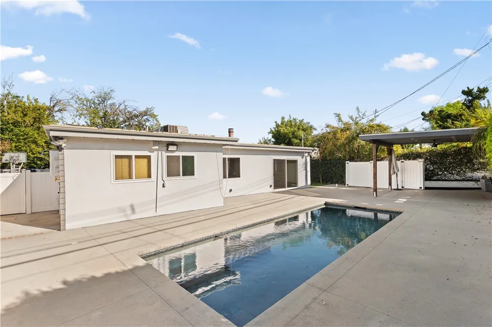 6515 Kenwater West Hills, CA 91307