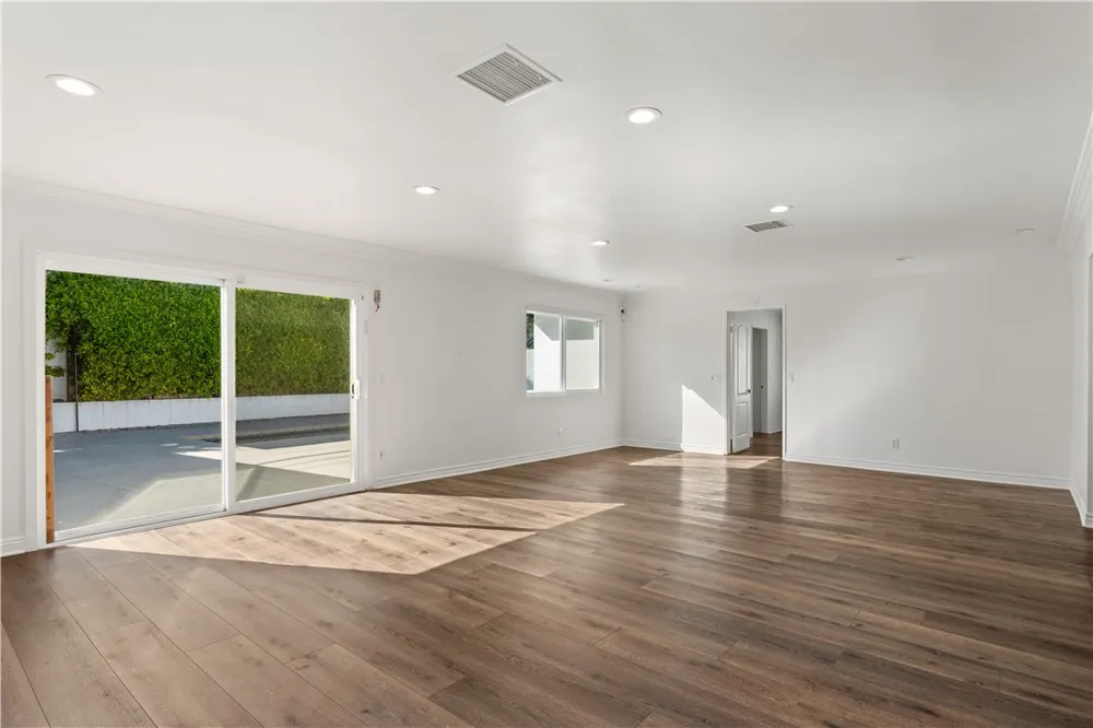 6515 Kenwater West Hills, CA 91307