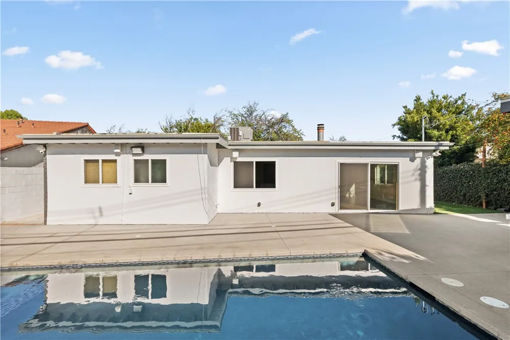 6515 Kenwater West Hills, CA 91307