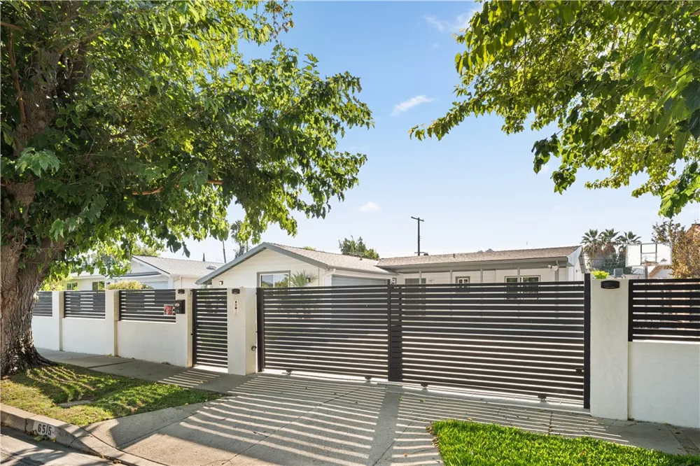 6515 Kenwater West Hills, CA 91307
