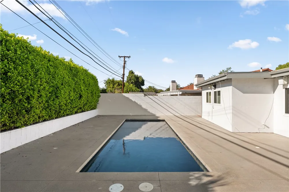 6515 Kenwater West Hills, CA 91307