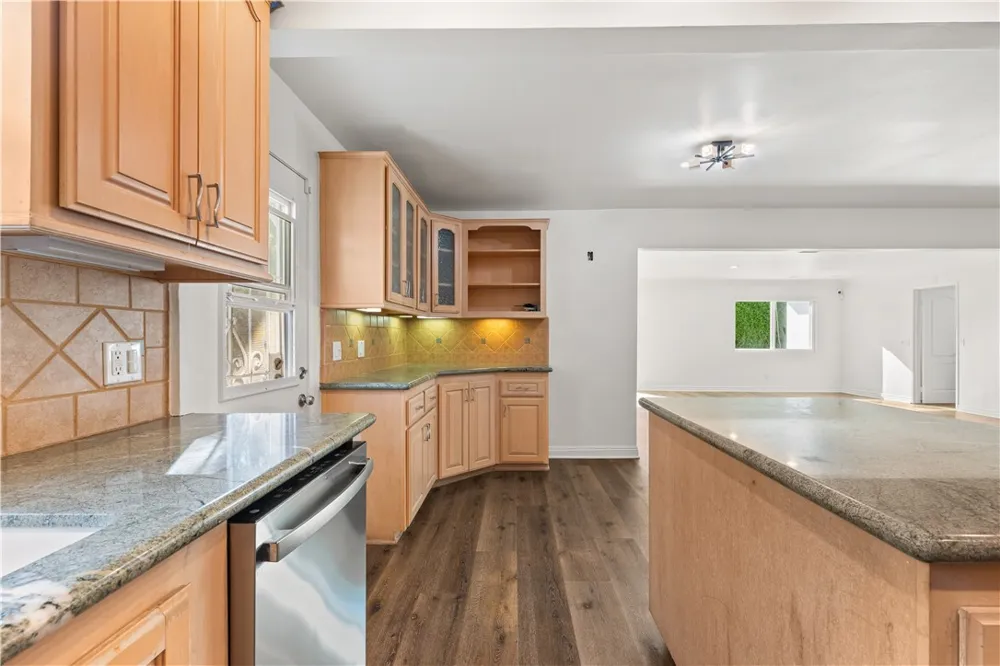 6515 Kenwater West Hills, CA 91307