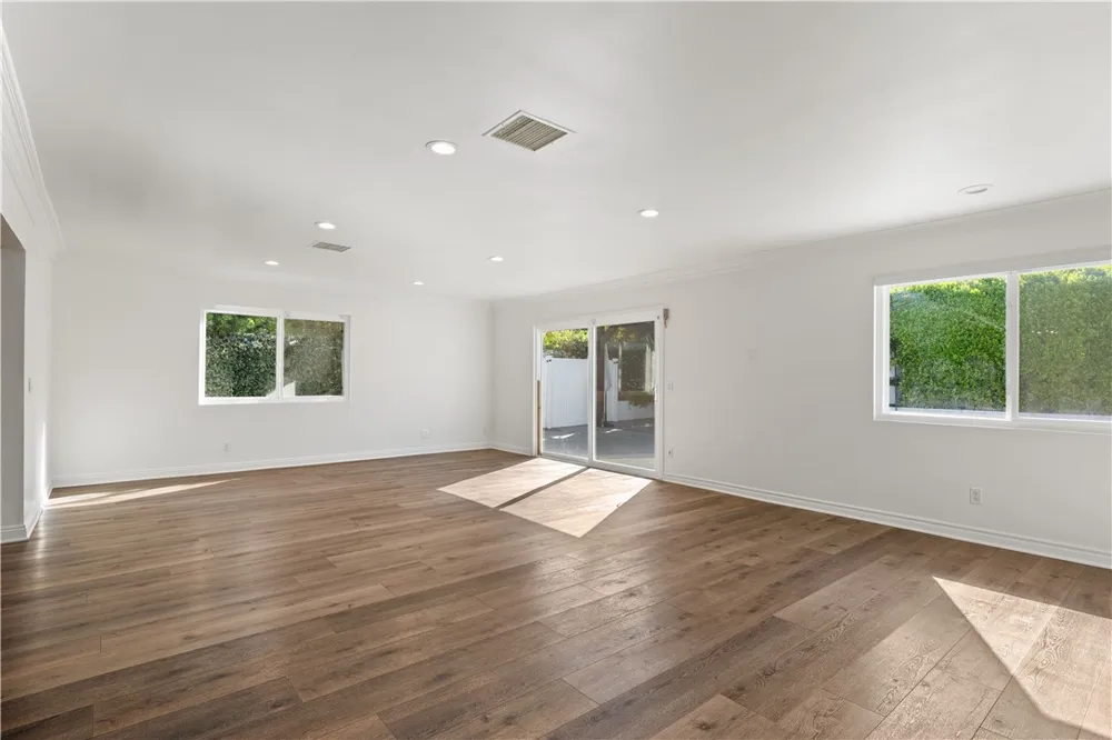 6515 Kenwater West Hills, CA 91307