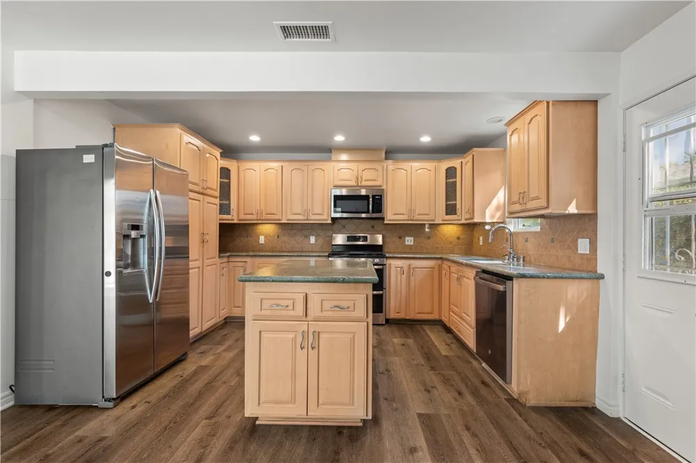 6515 Kenwater West Hills, CA 91307