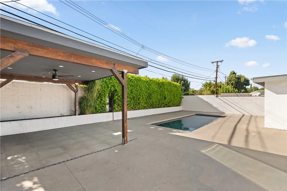 6515 Kenwater West Hills, CA 91307