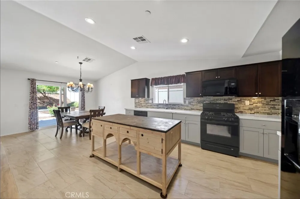 33099 Rustlers Road Winchester, CA 92596