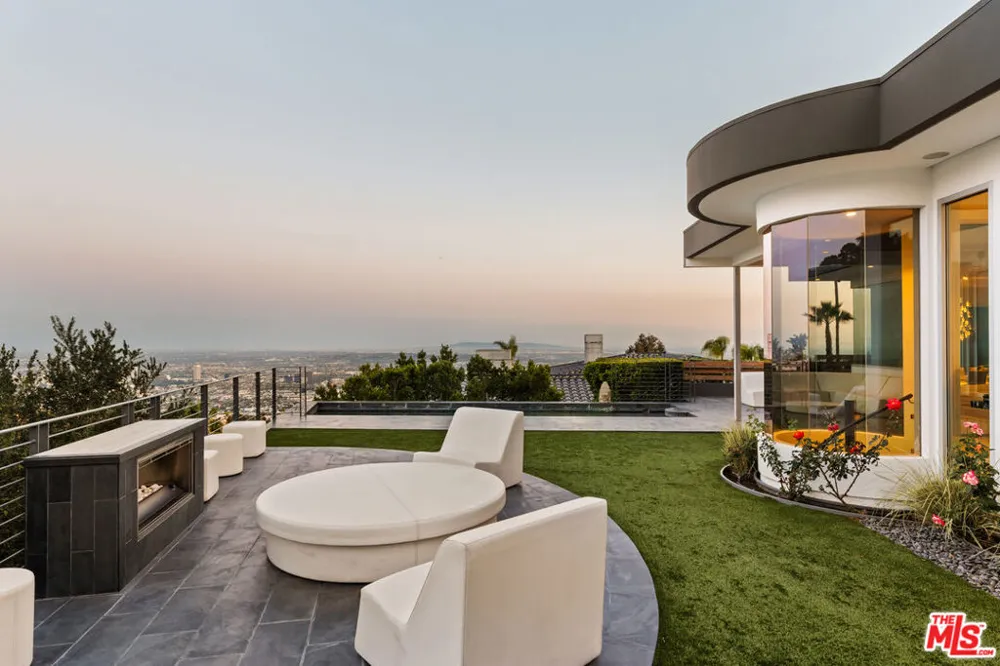 9353 Nightingale Drive Los Angeles, CA 90069