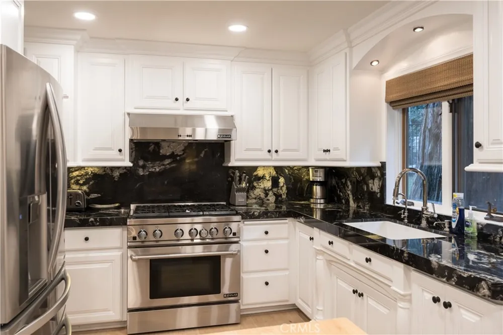 27598 Meadow Bay Lake Arrowhead, CA 92352