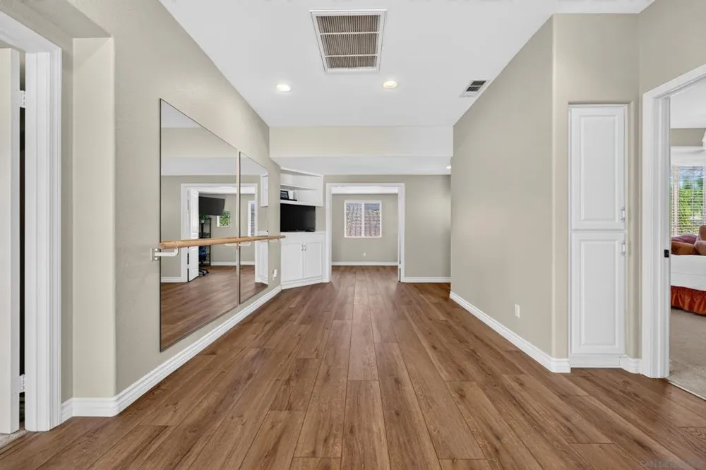 6657 Curlew Terrace Carlsbad, CA 92011
