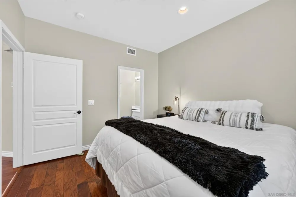 6657 Curlew Terrace Carlsbad, CA 92011