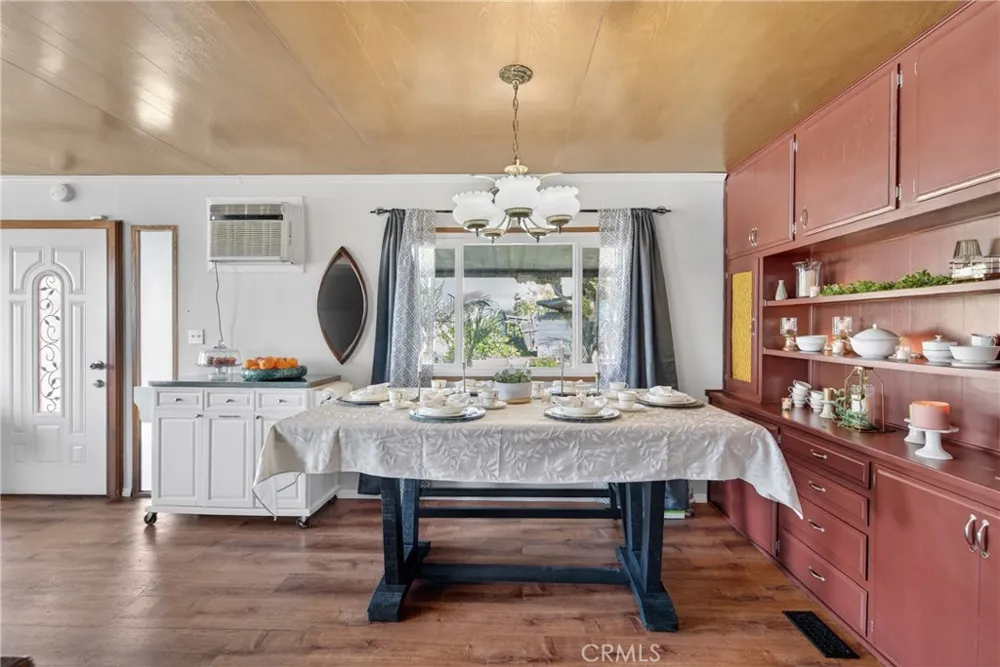 780 Santa Clara Circle Hemet, CA 92543