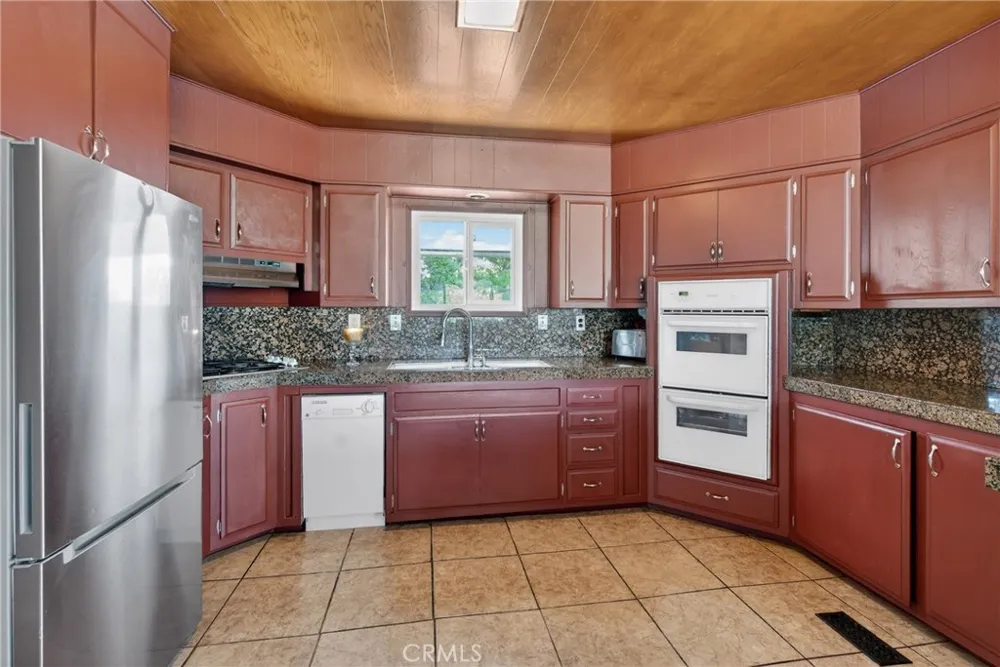 780 Santa Clara Circle Hemet, CA 92543
