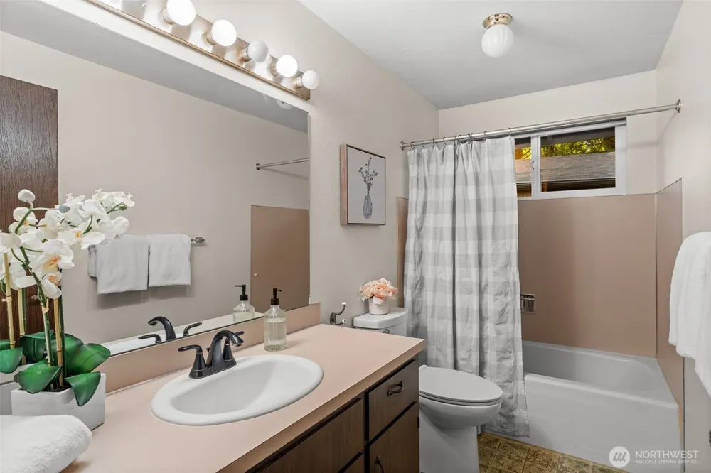 6001 44th Avenue NW Gig Harbor, WA 98335