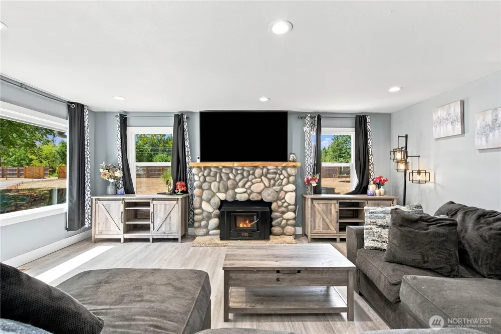 5253 Banner Road SE Port Orchard, WA 98367