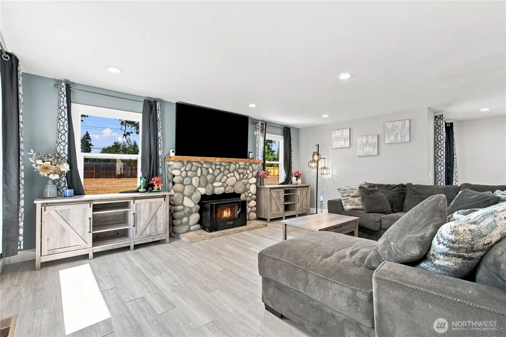 5253 Banner Road SE Port Orchard, WA 98367