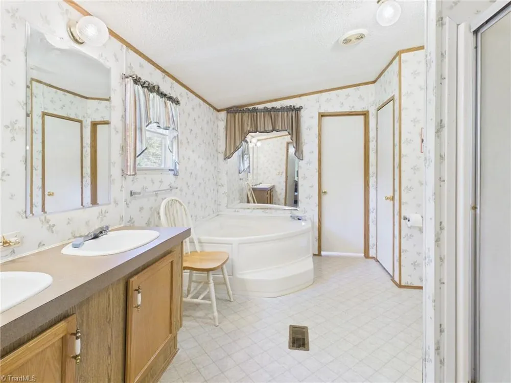 51 Fred Jolly Lane Taylorsville, NC 28681