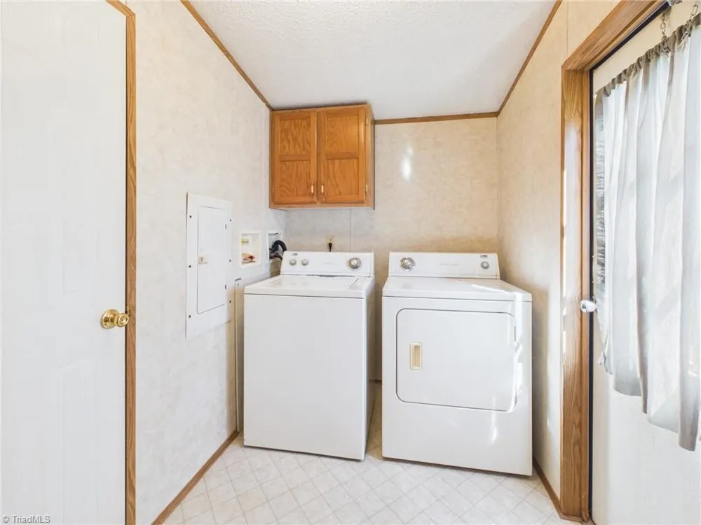 51 Fred Jolly Lane Taylorsville, NC 28681