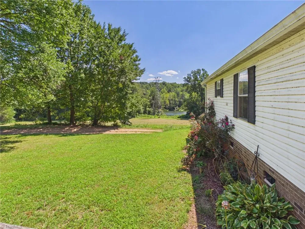 51 Fred Jolly Lane Taylorsville, NC 28681