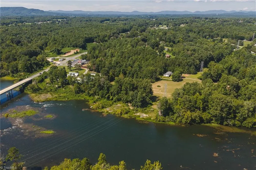 51 Fred Jolly Lane Taylorsville, NC 28681
