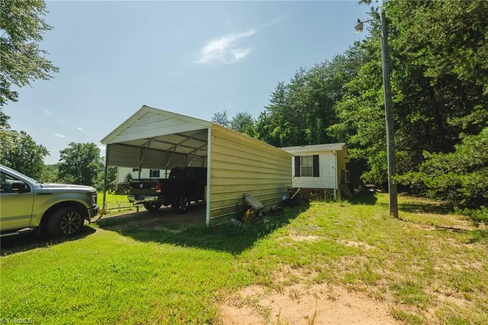 51 Fred Jolly Lane Taylorsville, NC 28681