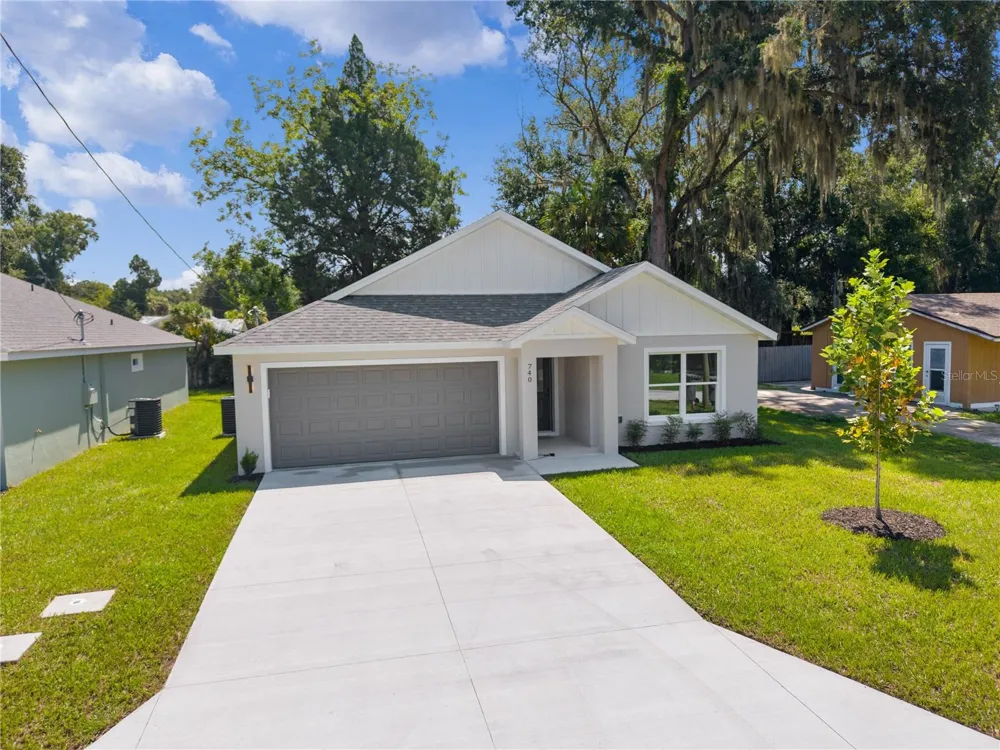 100 SEQUOIA TRAIL Ocklawaha, FL 32179