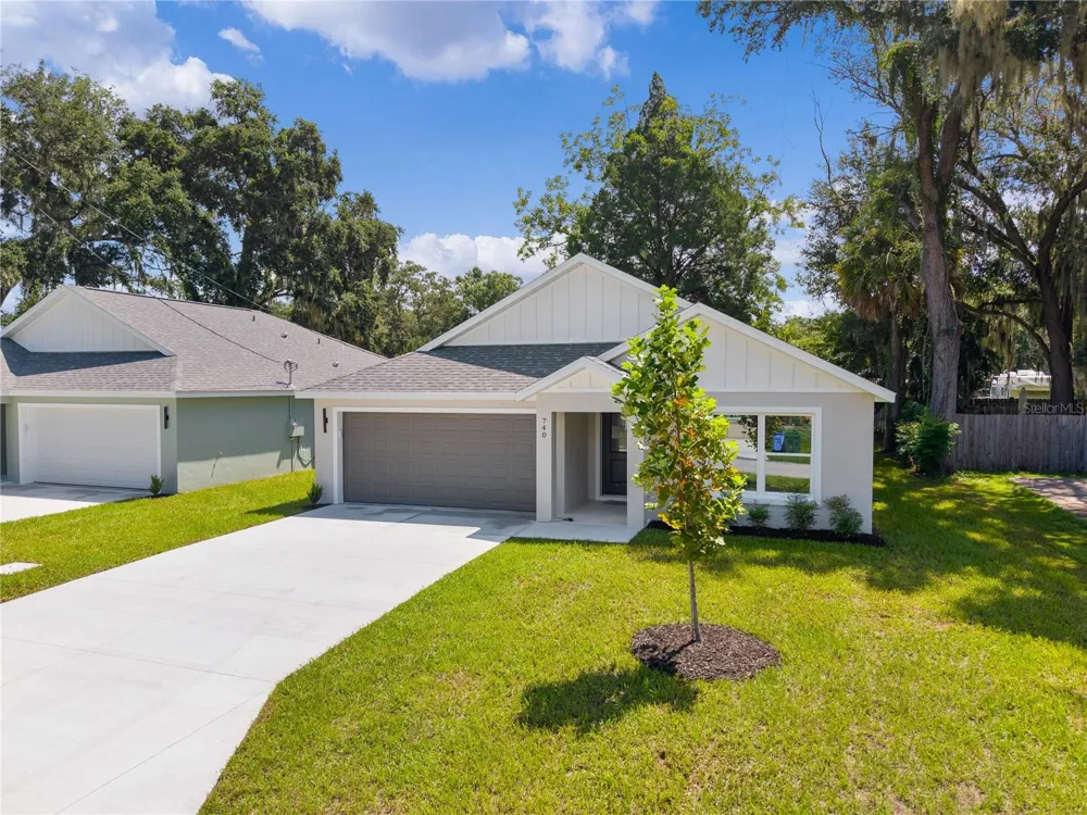 100 SEQUOIA TRAIL Ocklawaha, FL 32179