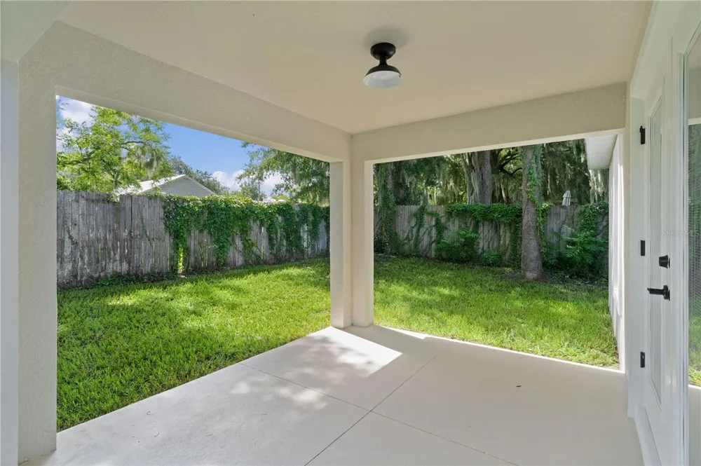 100 SEQUOIA TRAIL Ocklawaha, FL 32179