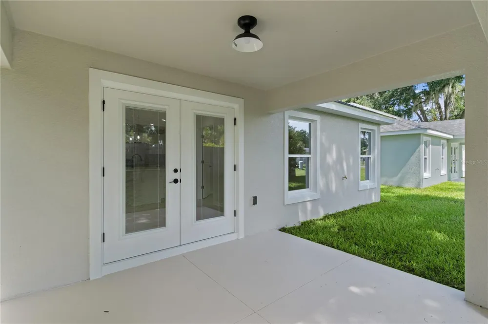 100 SEQUOIA TRAIL Ocklawaha, FL 32179