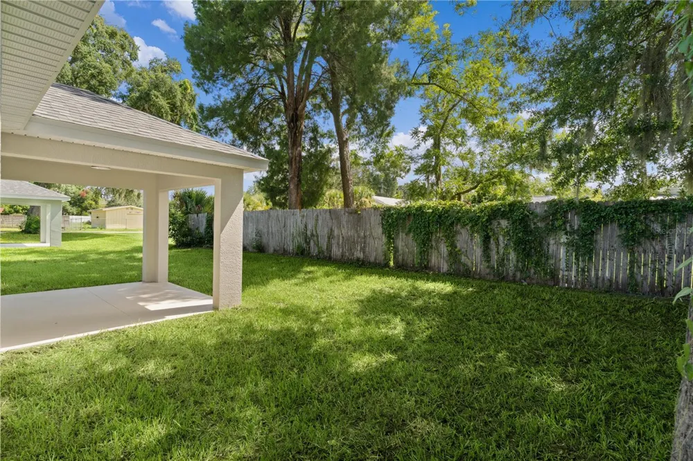 100 SEQUOIA TRAIL Ocklawaha, FL 32179