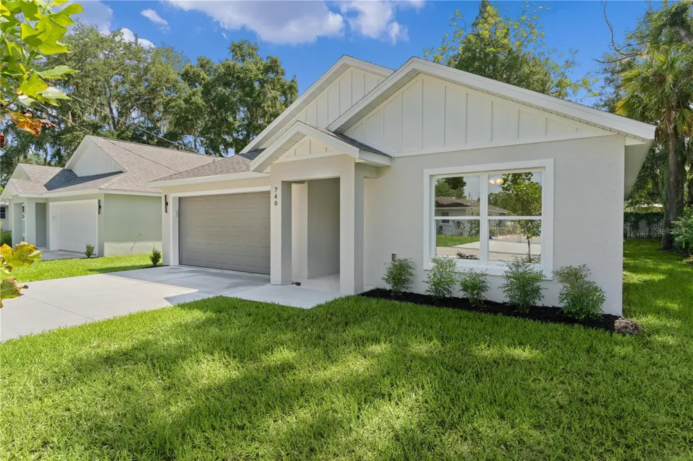 100 SEQUOIA TRAIL Ocklawaha, FL 32179