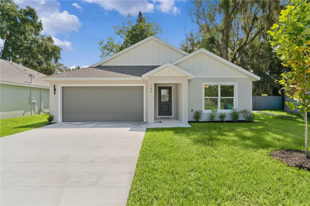 100 SEQUOIA TRAIL Ocklawaha, FL 32179