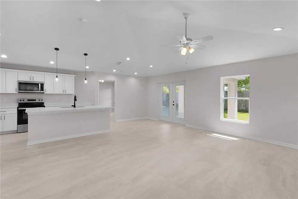 100 SEQUOIA TRAIL Ocklawaha, FL 32179